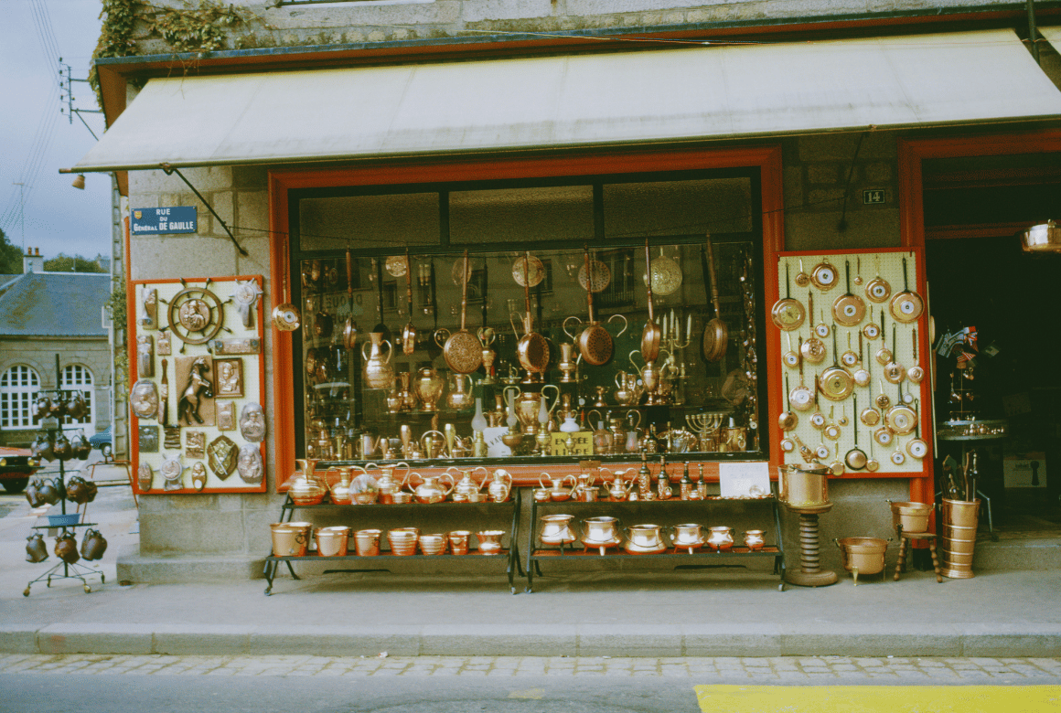 Magasin de cloches à Villedieu-les-Poeles