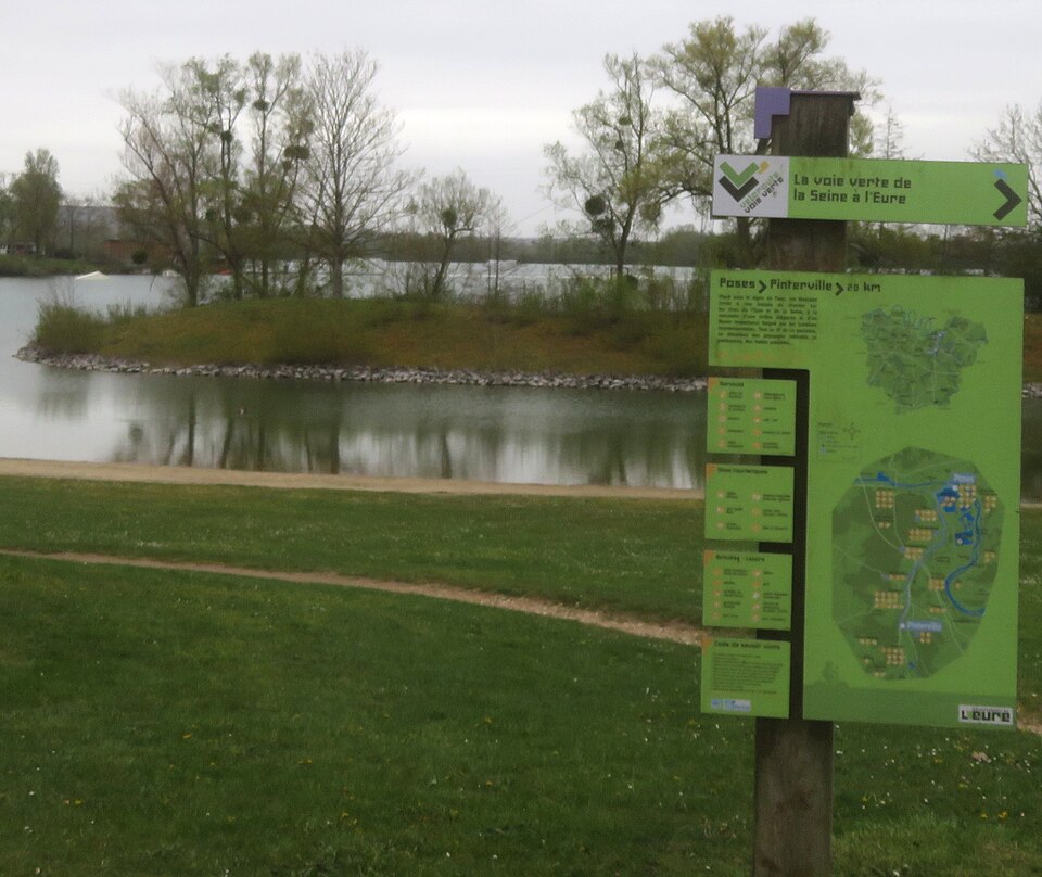 Voie_verte_de_la_Seine_a_Eure_dans_la_base_de_loisirs_de_Poses