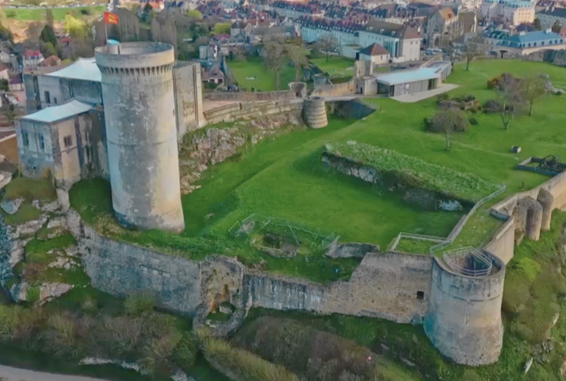 Vue aerienne chateau de Falaise