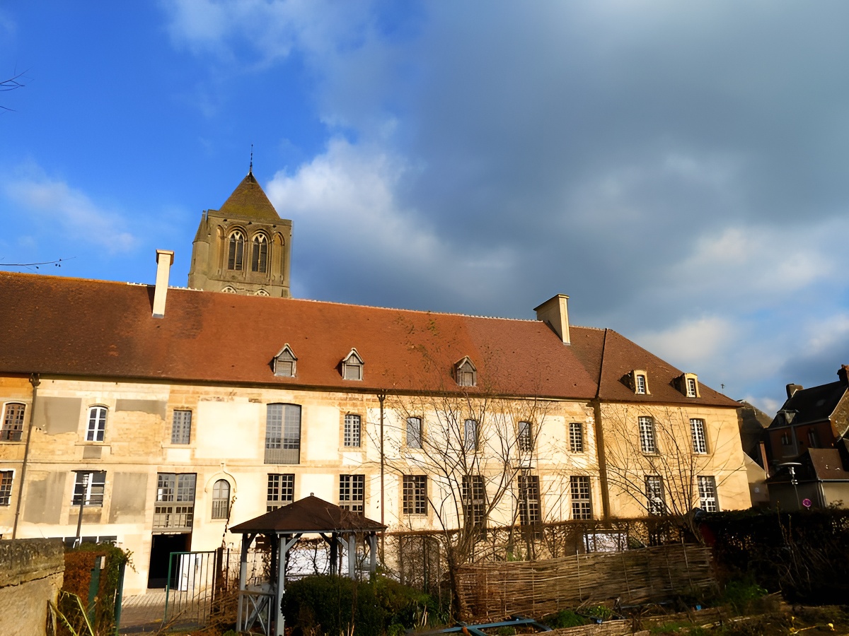 Mairie de Saint Pierre en AugeAbbaye de Saint Pierre sur Dives