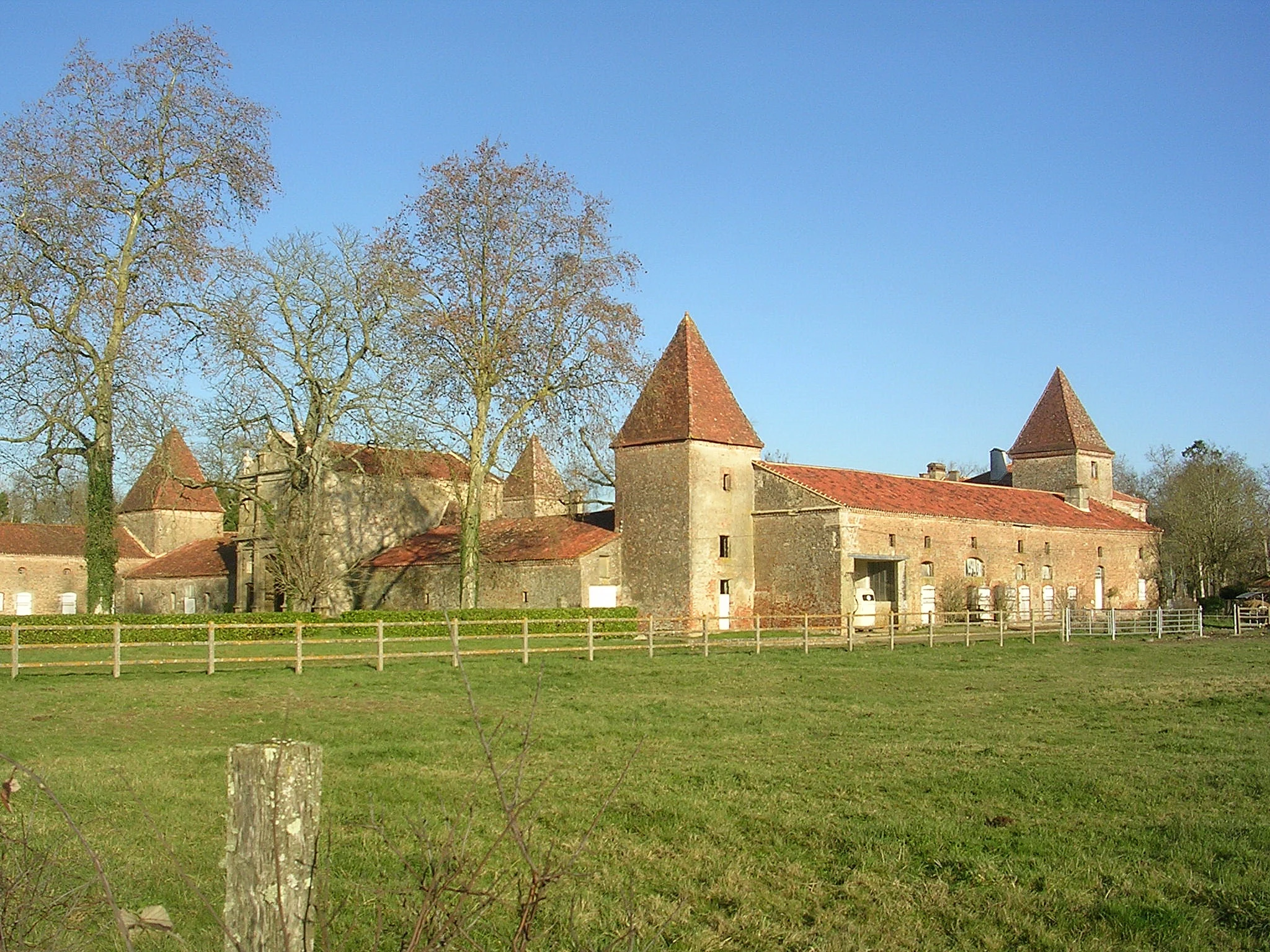Abbaye st jean Castelle 1.JPG