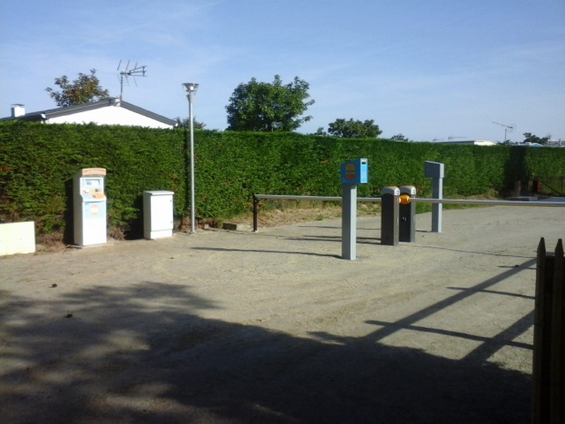 PROPRIETAIREAire-Camping-Car-Le-Sud-Hauteville-sur-mer-2