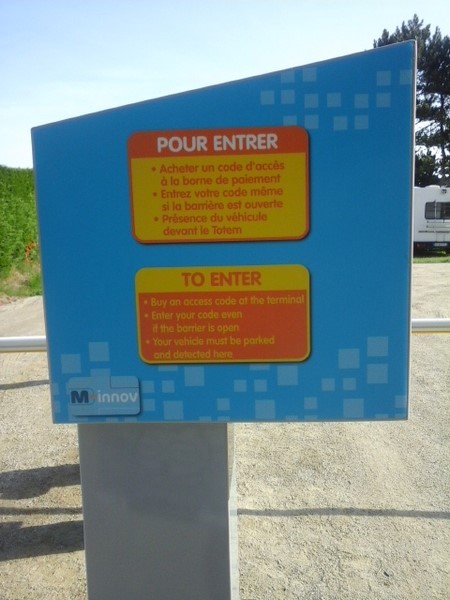 PROPRIETAIREAire-Camping-Car-Le-Sud-Hauteville-sur-mer-4