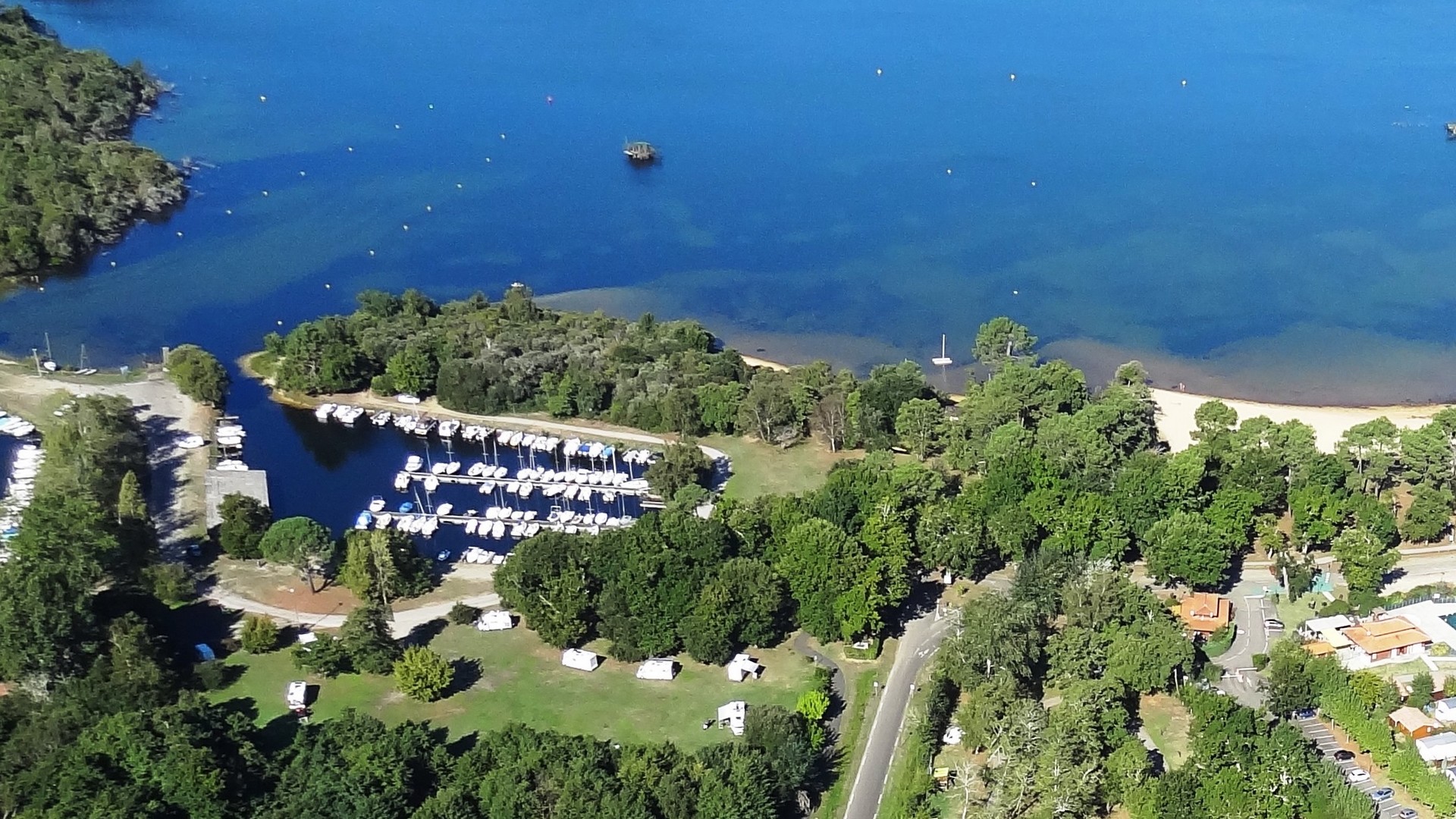 ot des grands lacsaire-camping-car-ste-eulalie-en-born-1