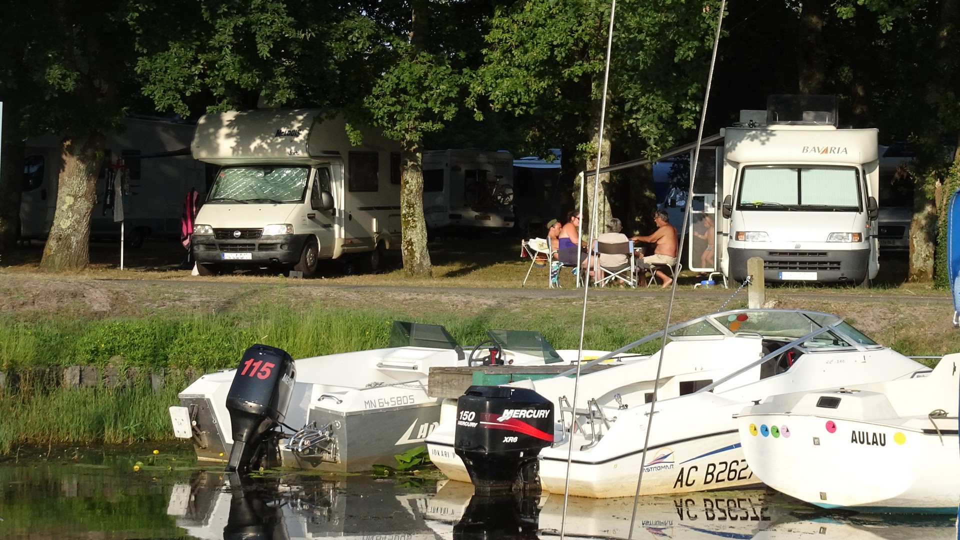 ot des grands lacsaire-camping-car-ste-eulalie-en-born