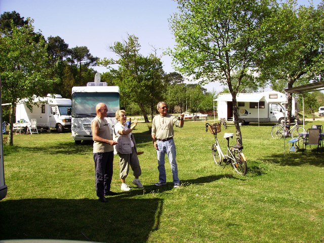 ©Aire de camping-car à Gastes 2