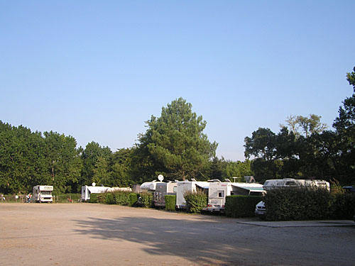 © Office de Tourisme de Vielle St GironsAire de camping-cars Lac à Vielle