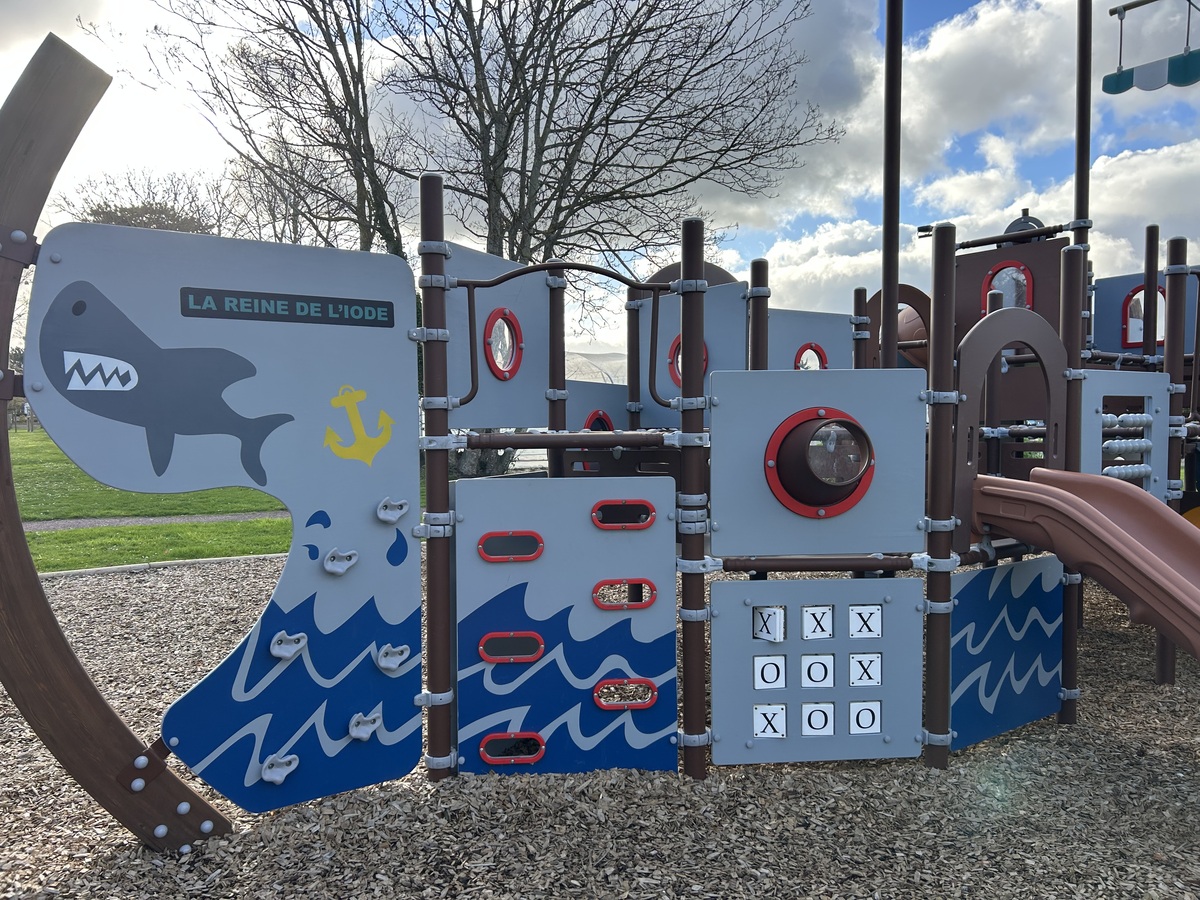 Orane Trinitéaire-de-jeu-saint-aubin-parc-pillier-nouveau-jeu