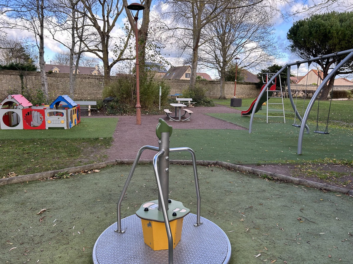 Orane Trinitéaire-de-jeux-bernieres-parc-barthélémy