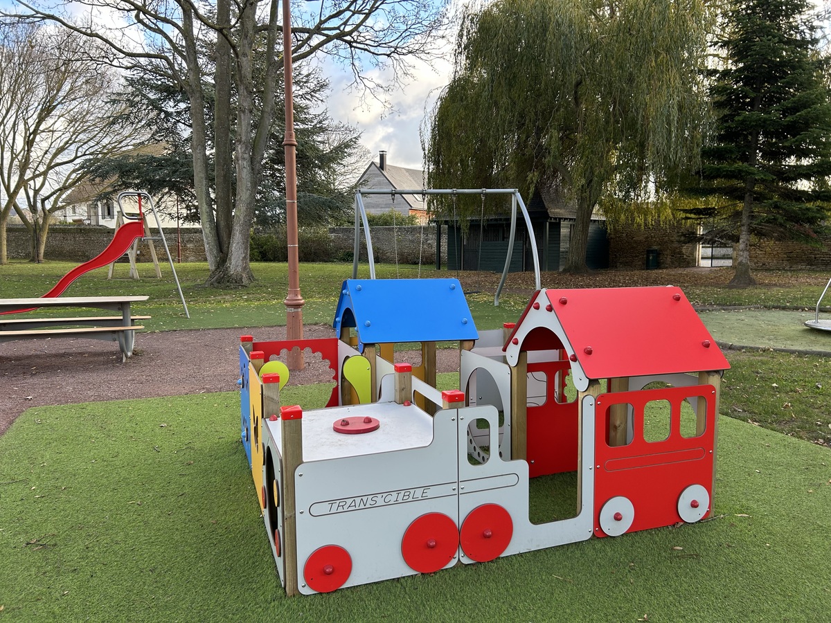 Orane Trinitéaire-de-jeux-parc-barthelemy-bernieres-train