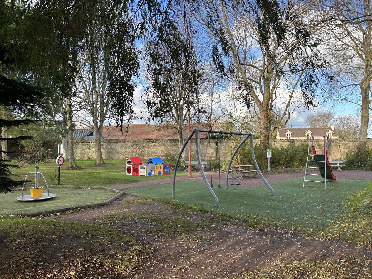 Orane Trinitéaire-de-jeux-parc-barthelemy-bernieres-vue-de-loin