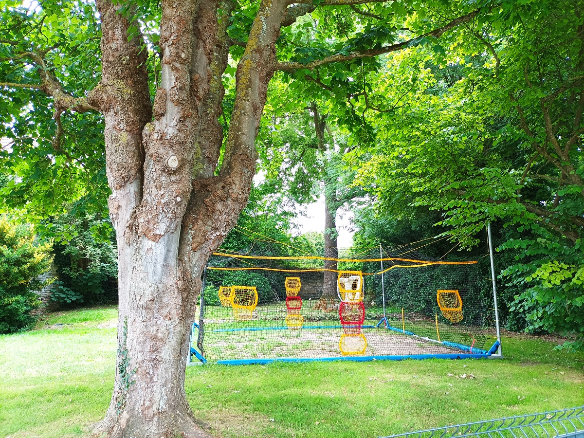 Claire Salmeron TEndronAire de jeux- parc Reviers (1)