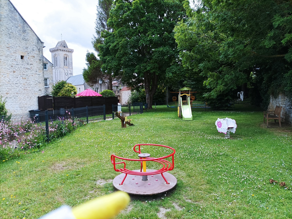 Claire Salmeron TEndronAire de jeux- parc Reviers (10)