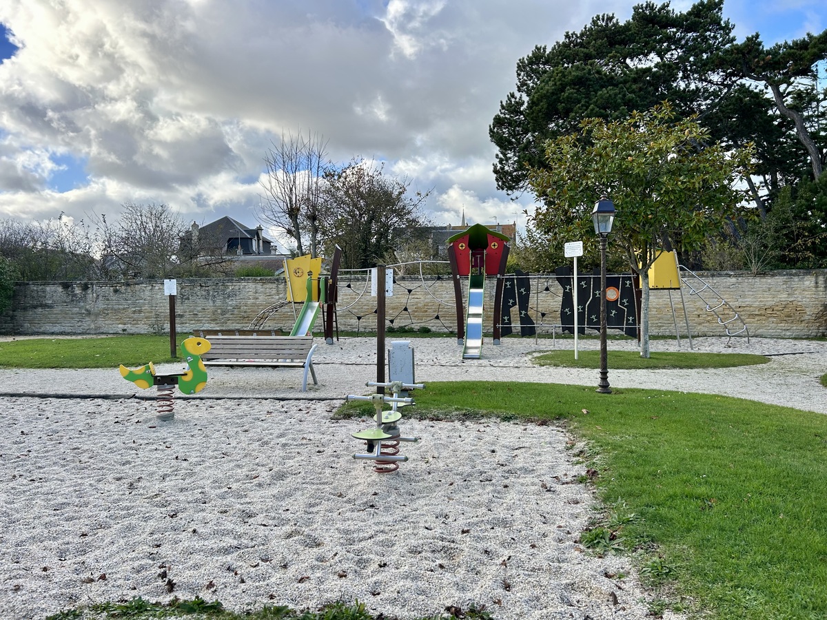 Orane Trinitéaire-de-jeux-paul-herbé-saint-aubin-vue-densemble