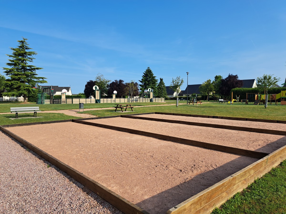 Aire de jeux pour enfants La Vespiere-FriardelAire de jeux pour enfants La Vespiere-Friardel