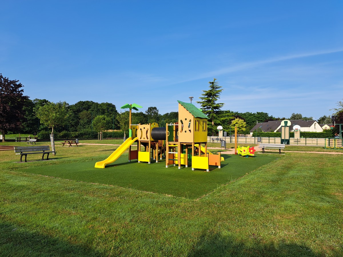 CALNAire de jeux pour enfants La Vespiere-Friardel