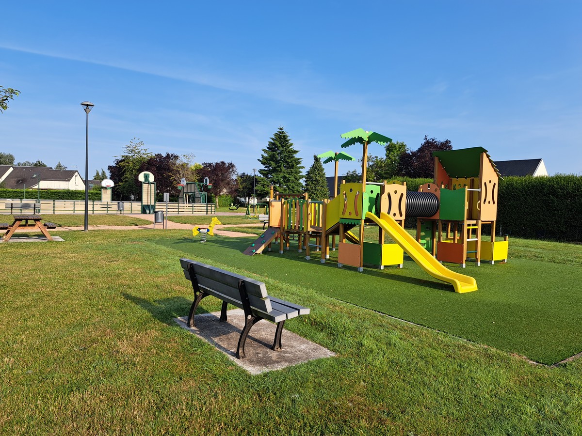 CALNAire de jeux pour enfants La Vespiere-Friardel