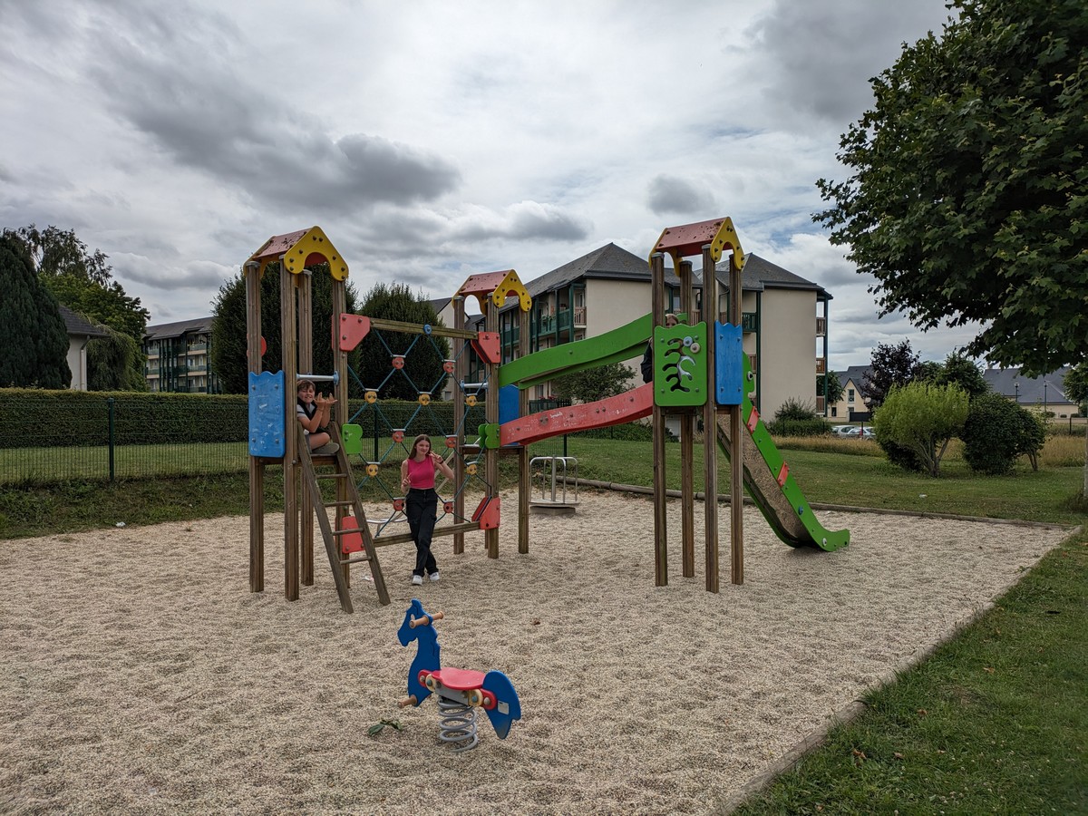 CALNAire de jeux pour enfants Mezidon-Canon