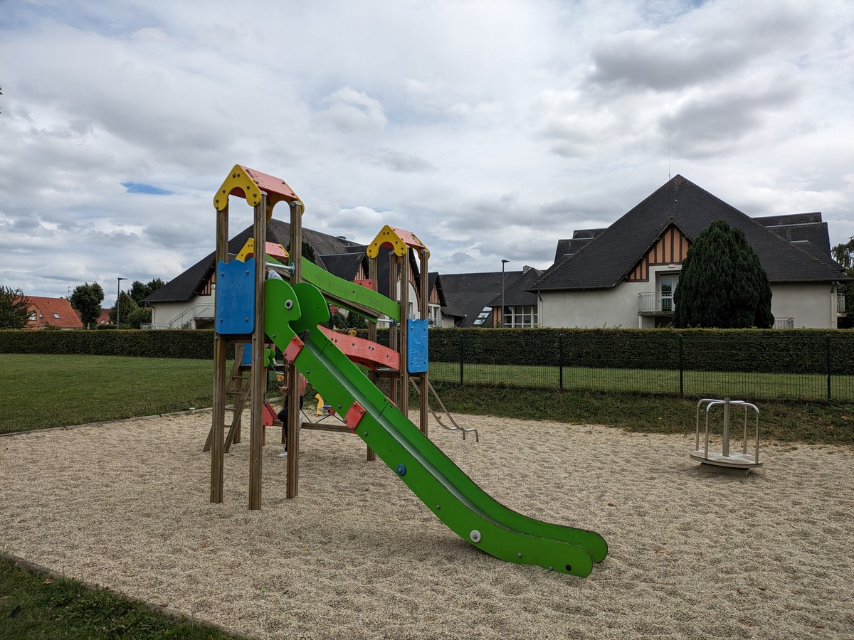 CALNAire de jeux pour enfants Mezidon-Canon