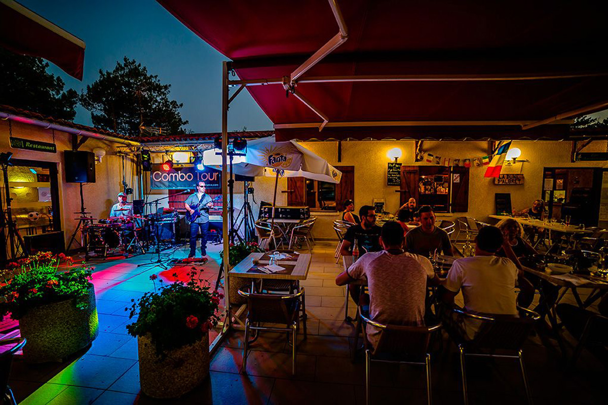 Albret PlageALBRET PLAGE MESSANGES terrasse-restaurant-nuit