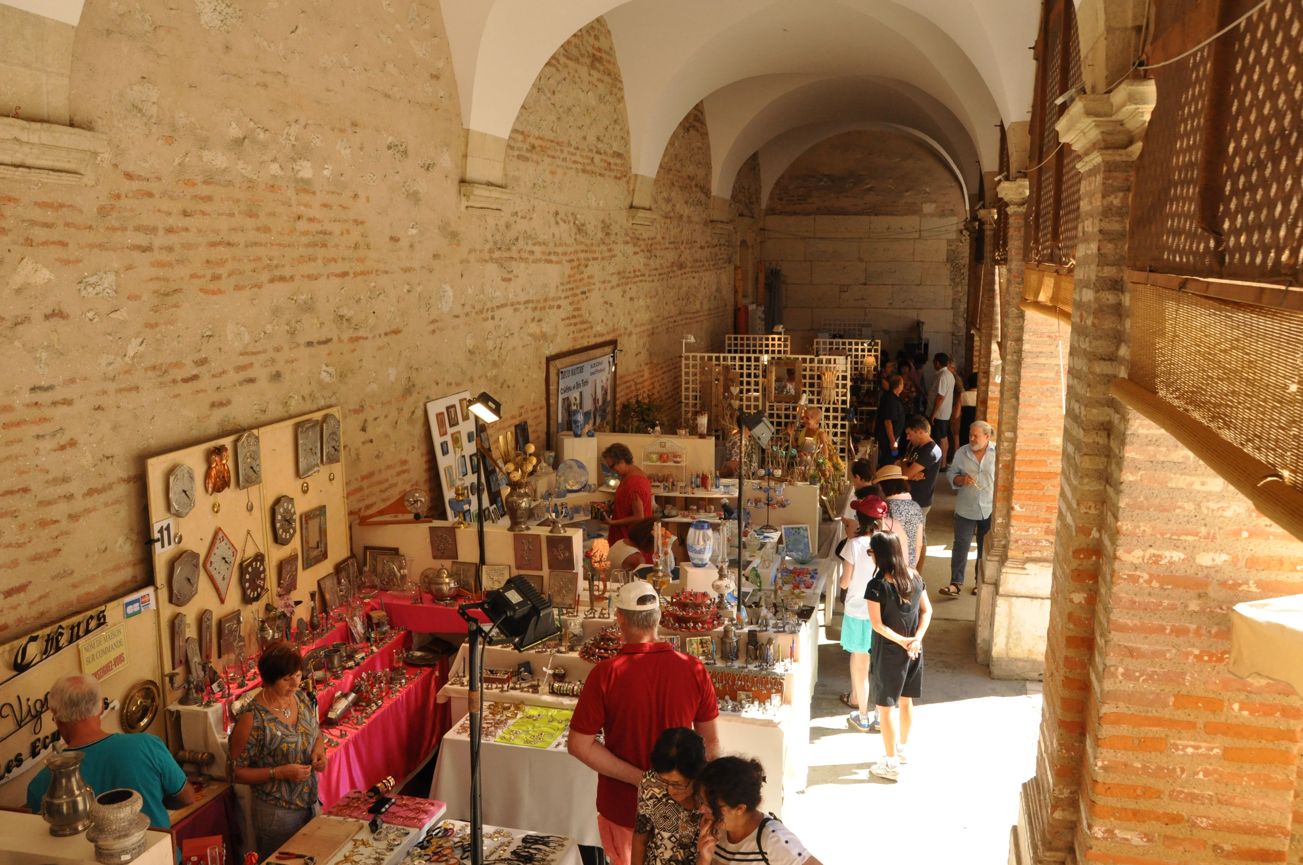 Arcades du couvent des Jacobins lors de l'exposition artisanale.jpg