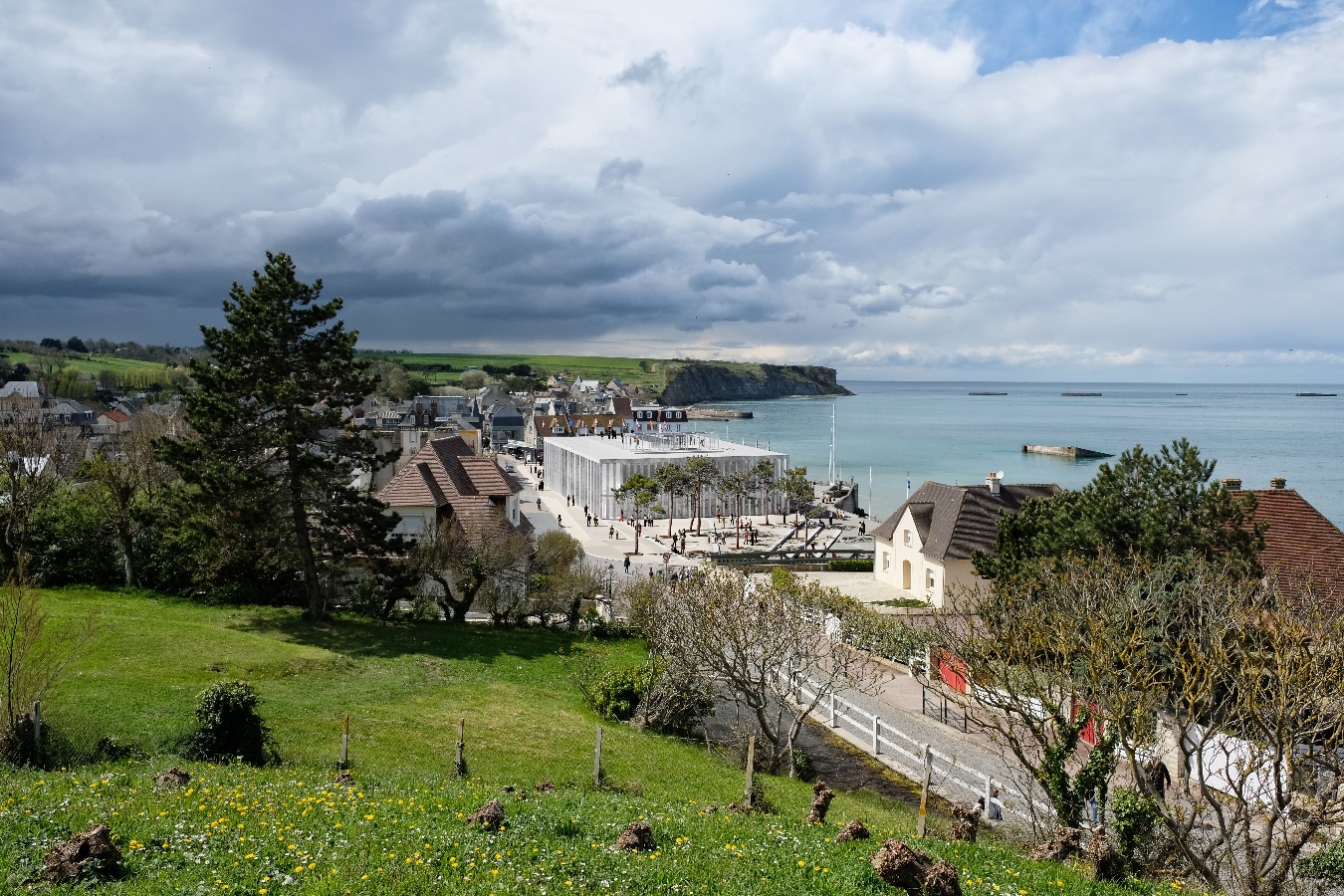 Matthieu BarrabéArchi_Vue depuis le coteau (1)