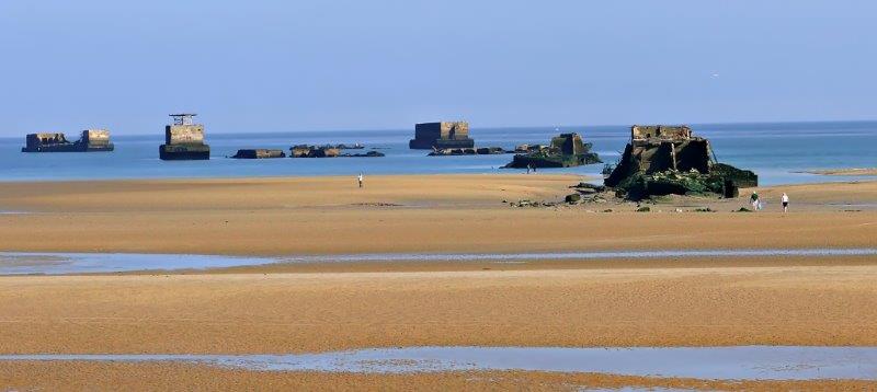 Calvados TourismeASNELLESSURMER&BESSIN_PLAGE&DEBARQUEMENT&PONTON&09021b©L.DURAND-CALVADOS-TOURISME_LIBRE