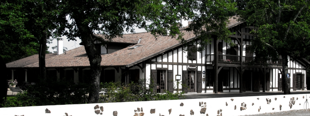 auberge des pinsAuberge des pins façade web