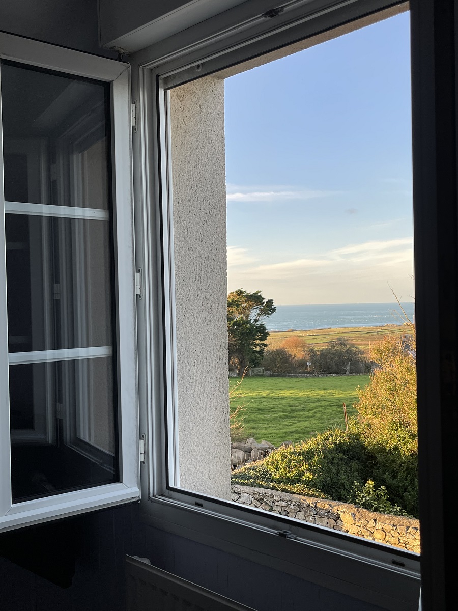 propriétaireauderville-hotel-du-cap-fenetre-ch-grise