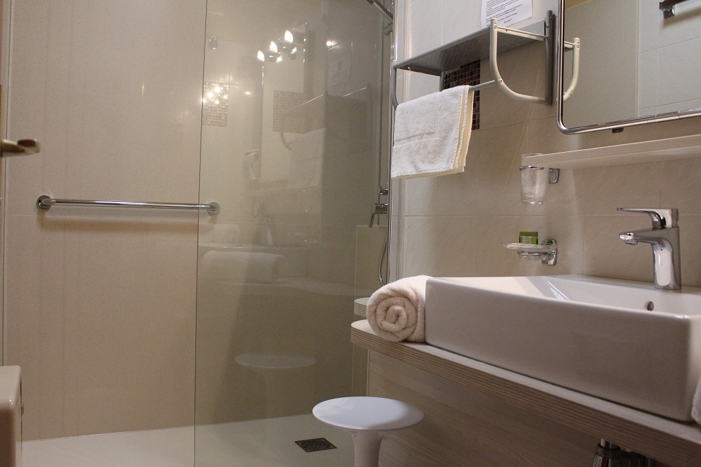 Aux TauzinsAux Tauzins - salle de bain3