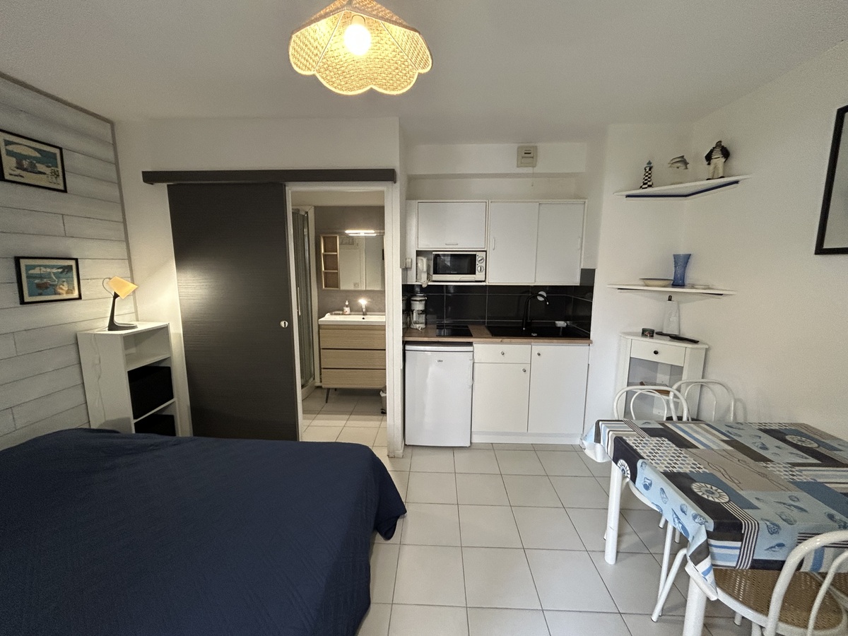 Orane Trinitéballabriga-courseulles-sejour-cuisine-vue-densemble