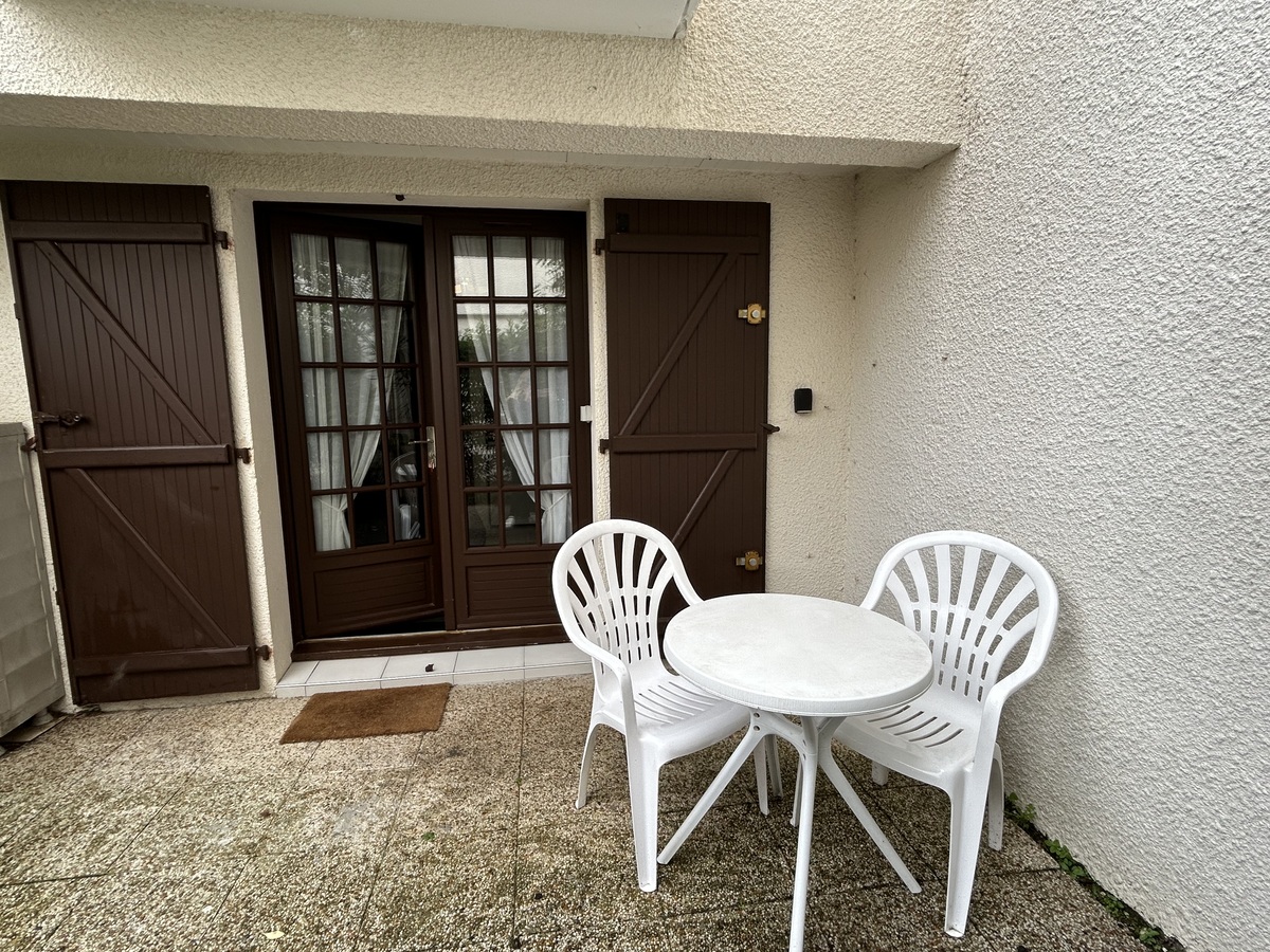 Orane Trinitéballabriga-courseulles-terrasse-salon-de-jardin