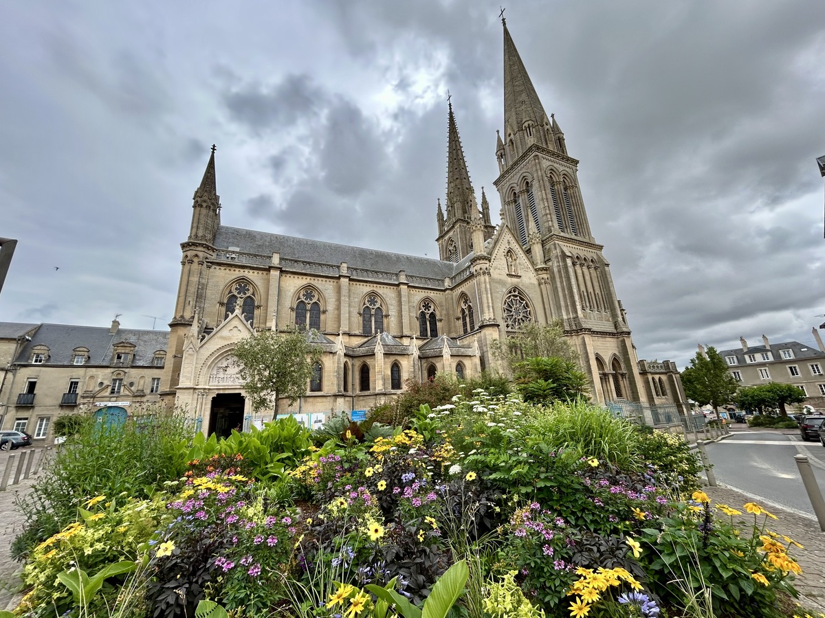 Orane Trinitébasilique-douvres-exterieur