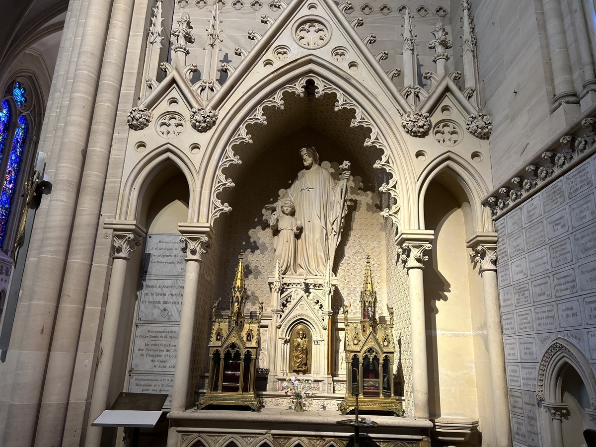 Orane Trinitébasilique-douvres-interieur-scultures