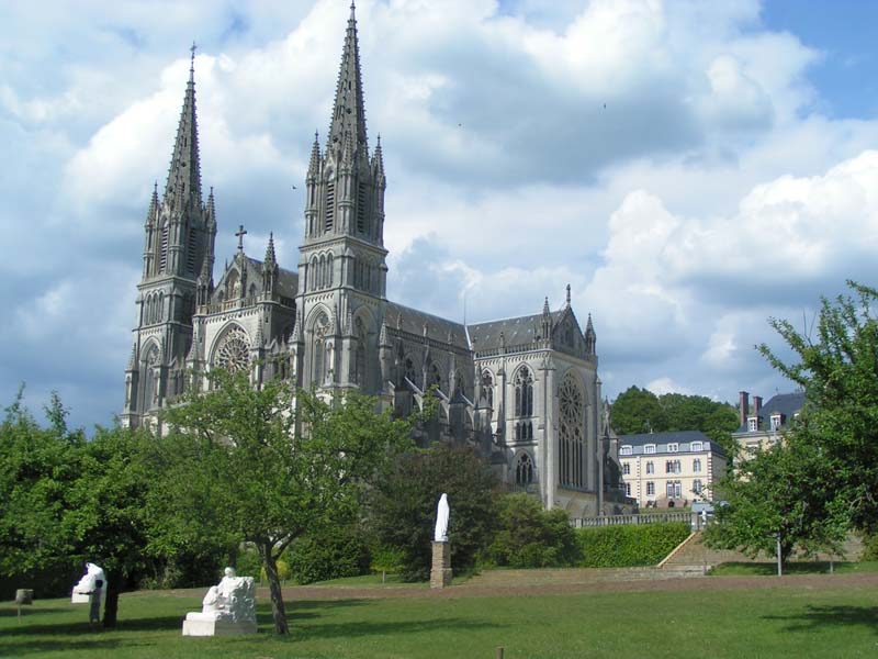 ©Orne TourismeBasilique de Montligeon