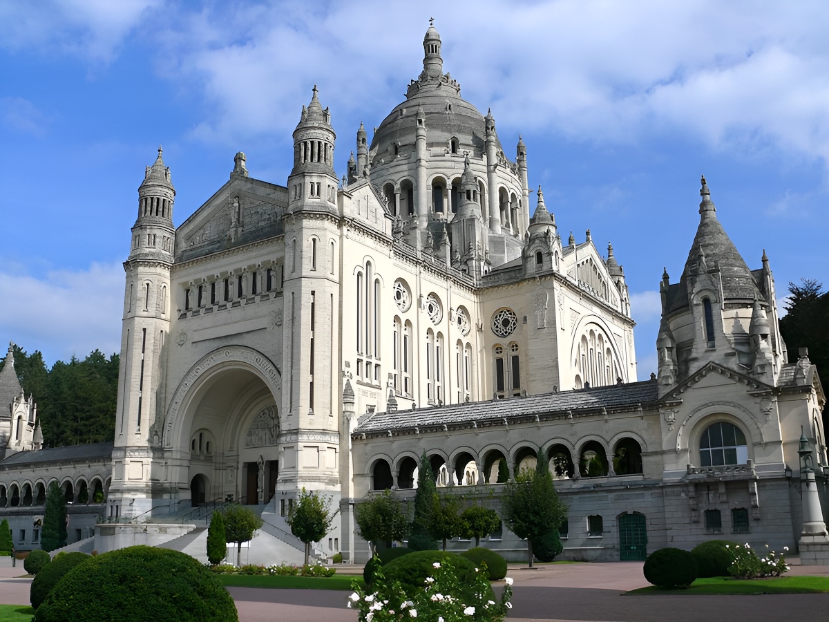 Calvados TourismeBasilique Sainte-Therese de Lisieux