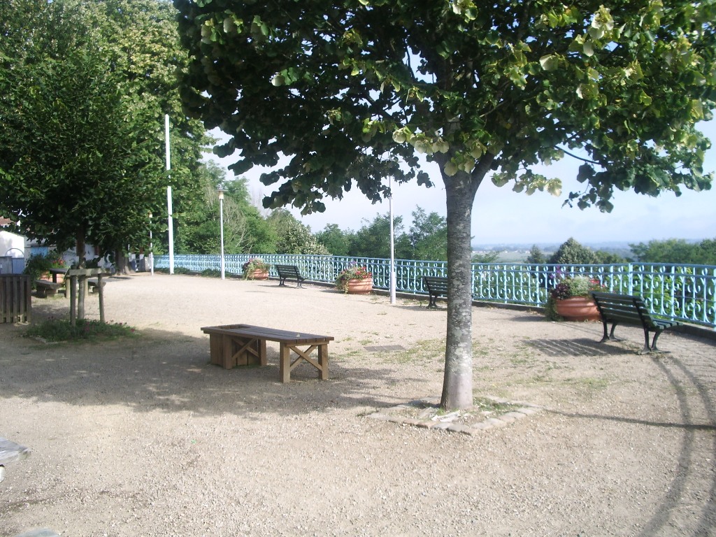 Jean LuxceyPlace François Dupaya - Bastide de Montfort en Chalosse