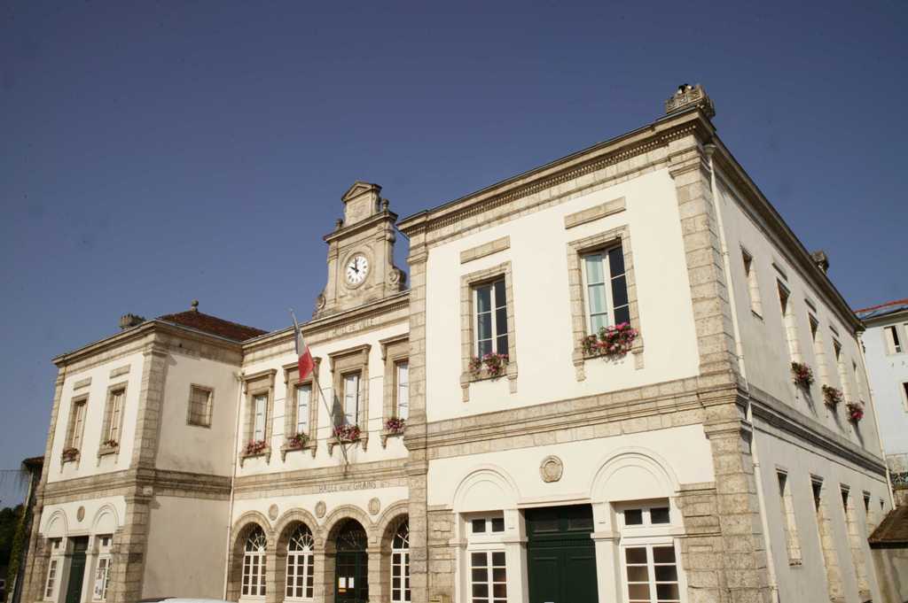Mairie MontfortMairie - Bastide de Montfort-en-Chalosse