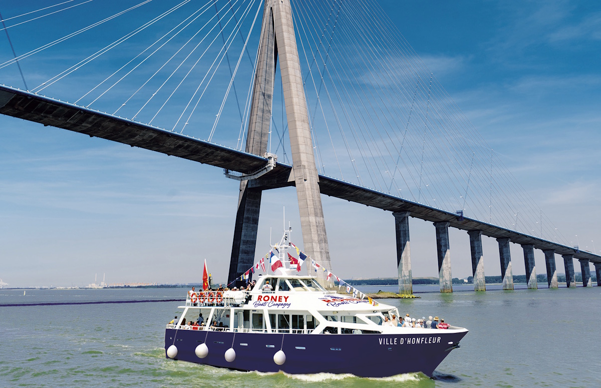Antoine Scognamiglio Théo Valmy Sébastien GrasserBateau Ville d'Honfleur et le Pont de Normandie