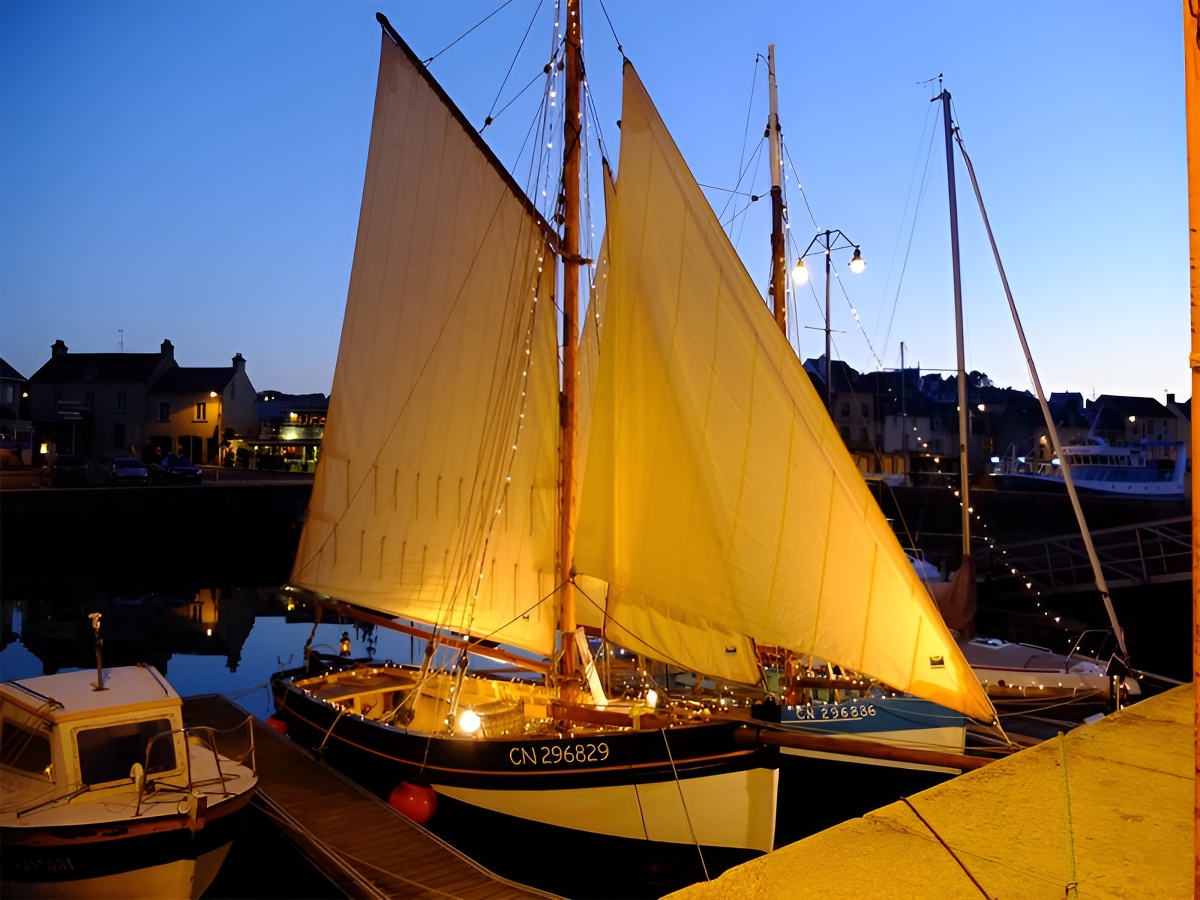 © D. Rogoffbateaux-a-quai-port-en-bessin