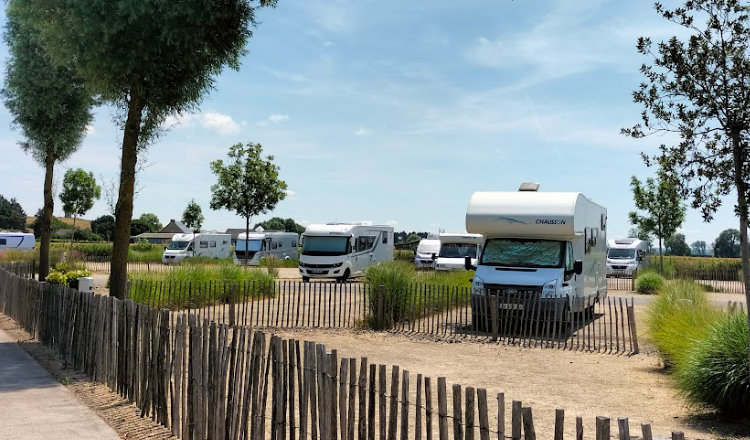 CAMPING-CAR PARKBeauvoir_aire_du_Mont_Saint-Michel2