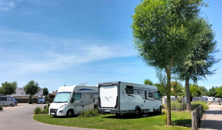 CAMPING-CAR PARKBeauvoir_aire_du_Mont_Saint-Michel3