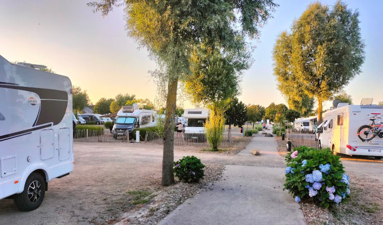 CAMPING-CAR PARKBeauvoir_aire_du_Mont_Saint-Michel14
