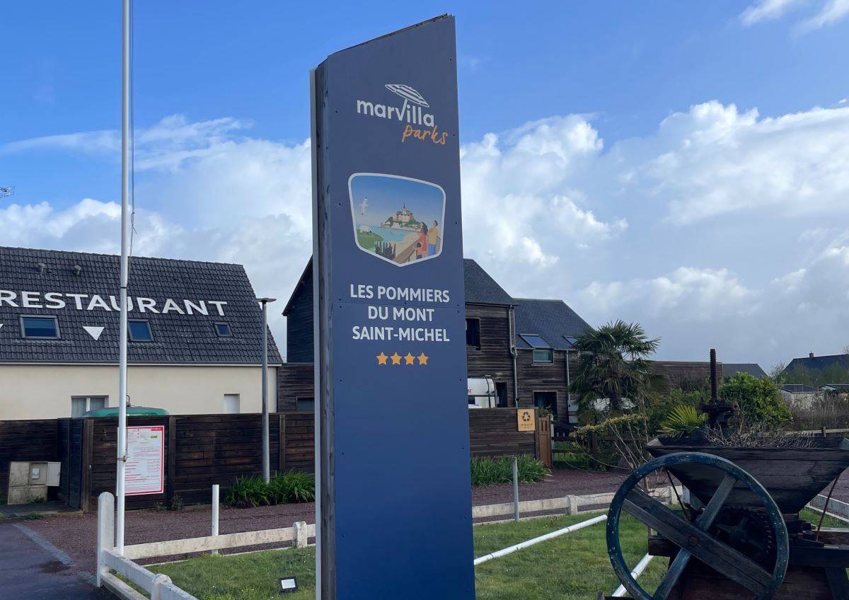 PROPRIETAIREBeauvoir_Camping_aux_Pommiers_totem
