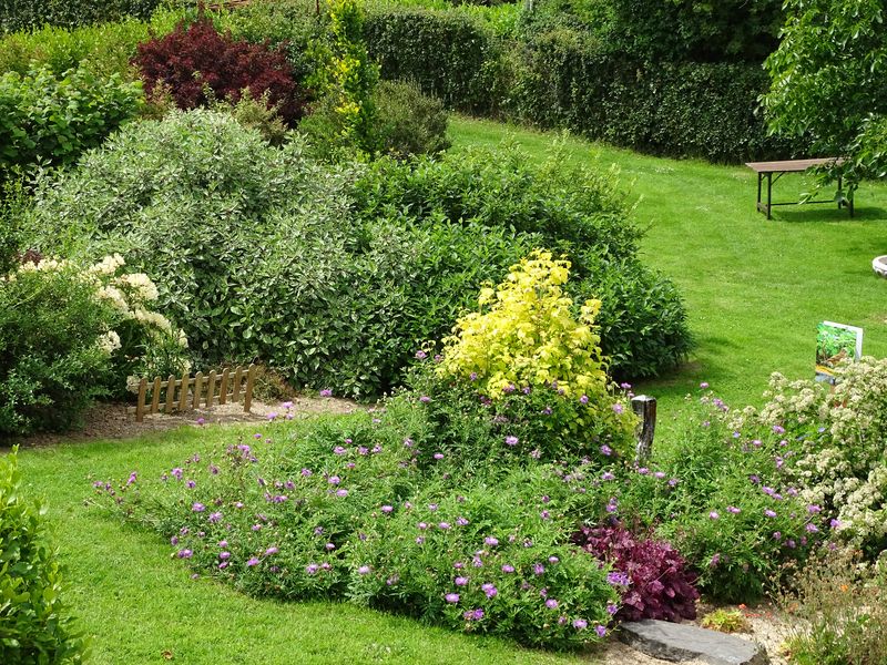 PROPRIETAIREbeuzeville-la-bastille-jardin-du-bord-de-douve-0