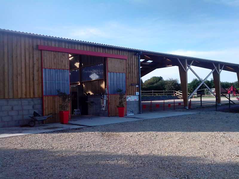 PROPRIETAIREBolleville_Ecurie Leseigneur Chevaux et Anes_batiment1