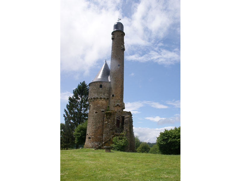 ©Orne TourismeLa tour de Bonvouloir - Juvigny sous Andaine