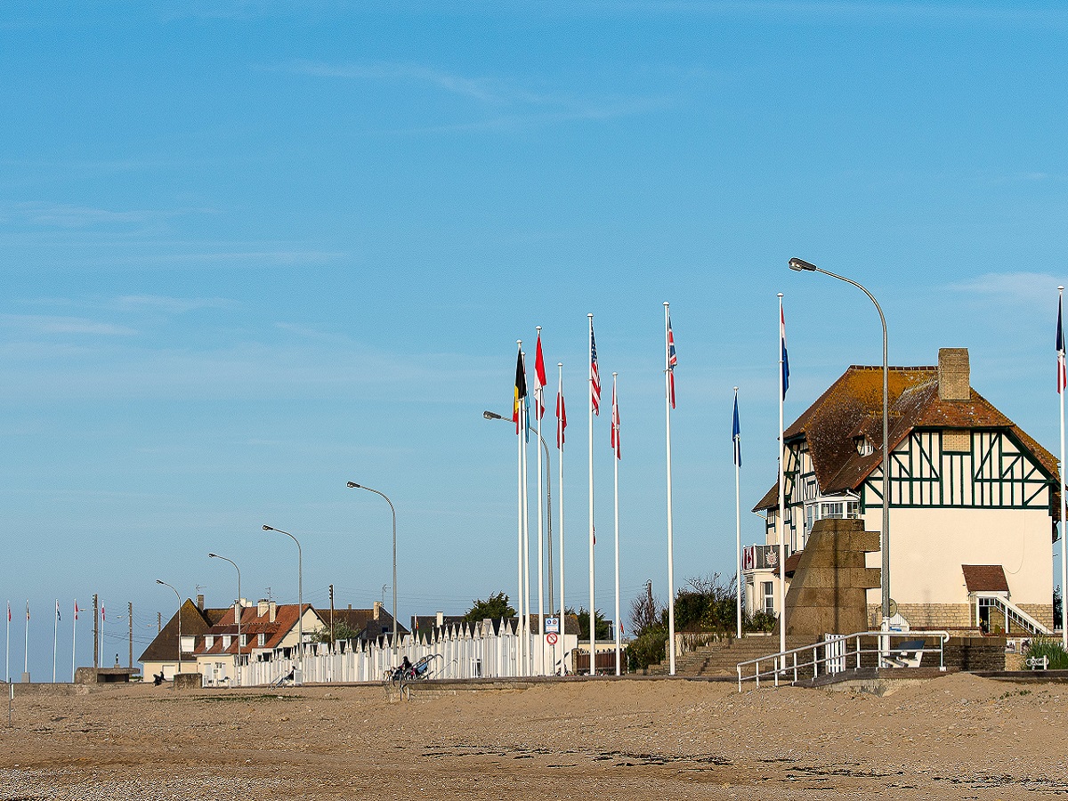 Didier BordasBORD-DE-MER-PLAGE-BERNIERES-SUR-MER-MAISON-DES-CANADIENS-JUNO-BEACH-CREDIT-DIDIER-BORDAS
