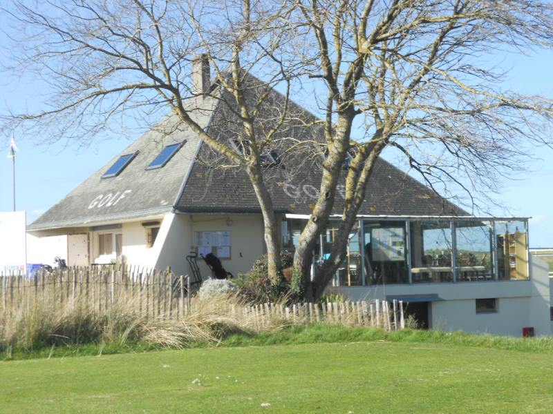 PROPRIETAIREBréhal_Golf_vue du club