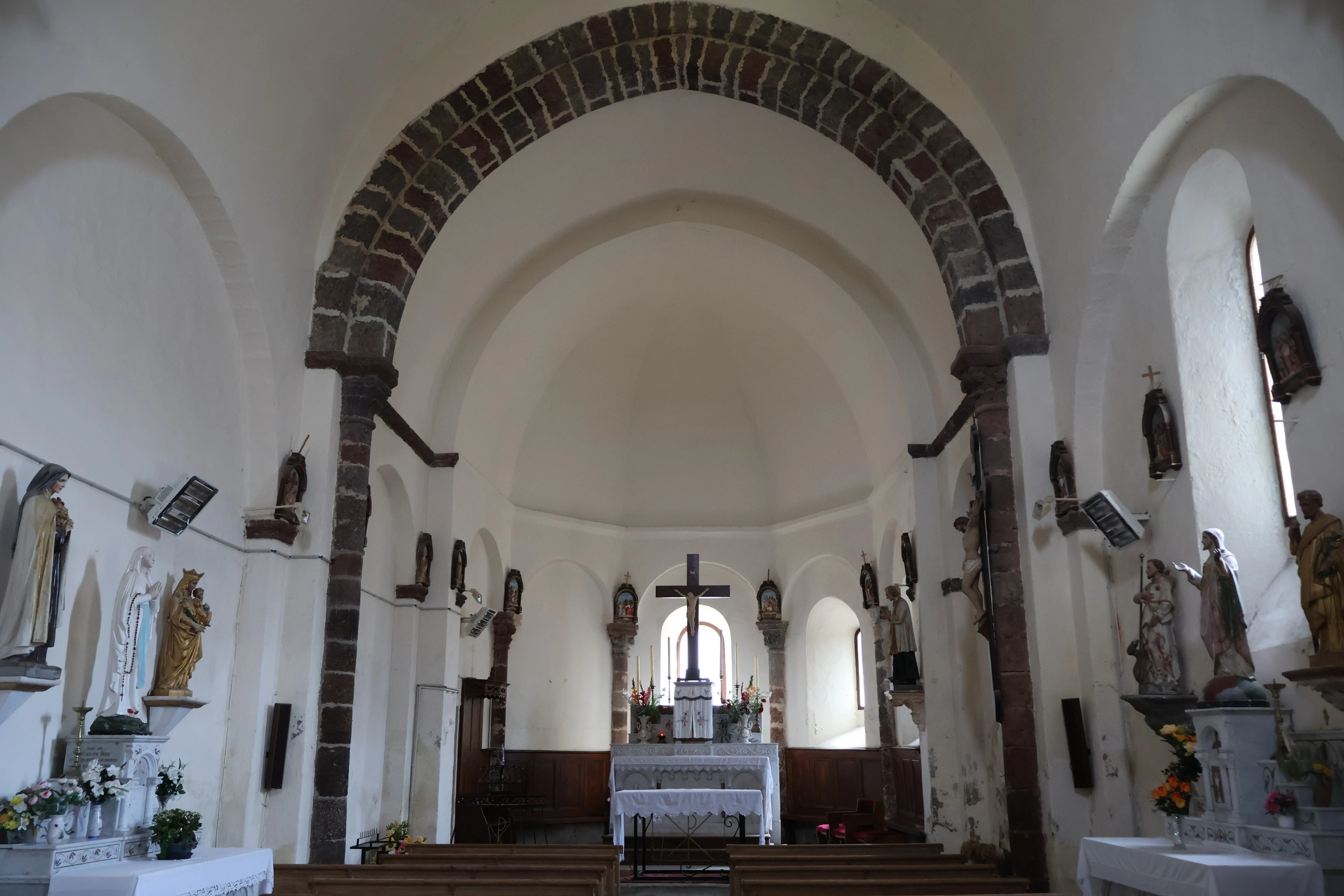 Église de Lespéron (intérieur)01.jpg